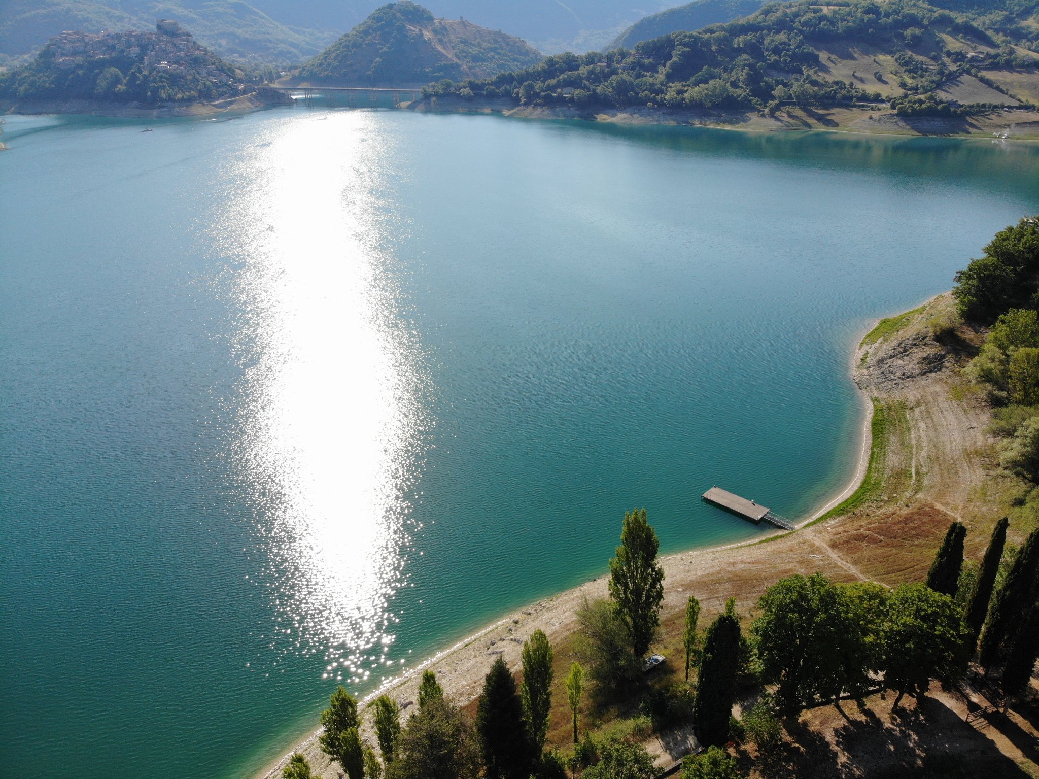 Spiaggia lago del turano rieti